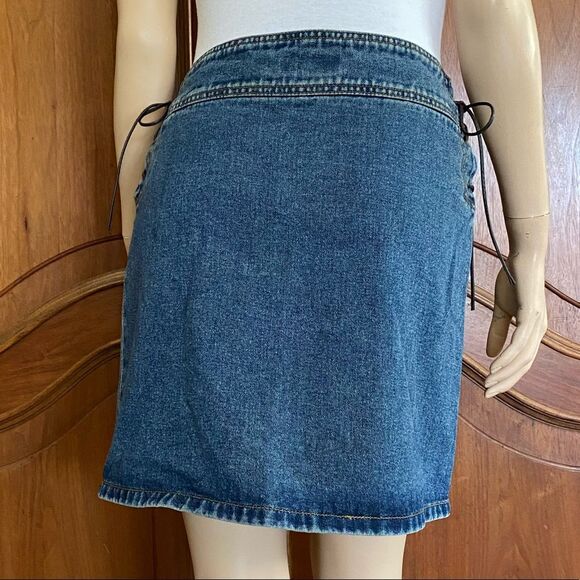 Vintage Jean Skirt Lace Up Sides Medium Wash Denim Mini Skirt Size Medium - Picture 2 of 10